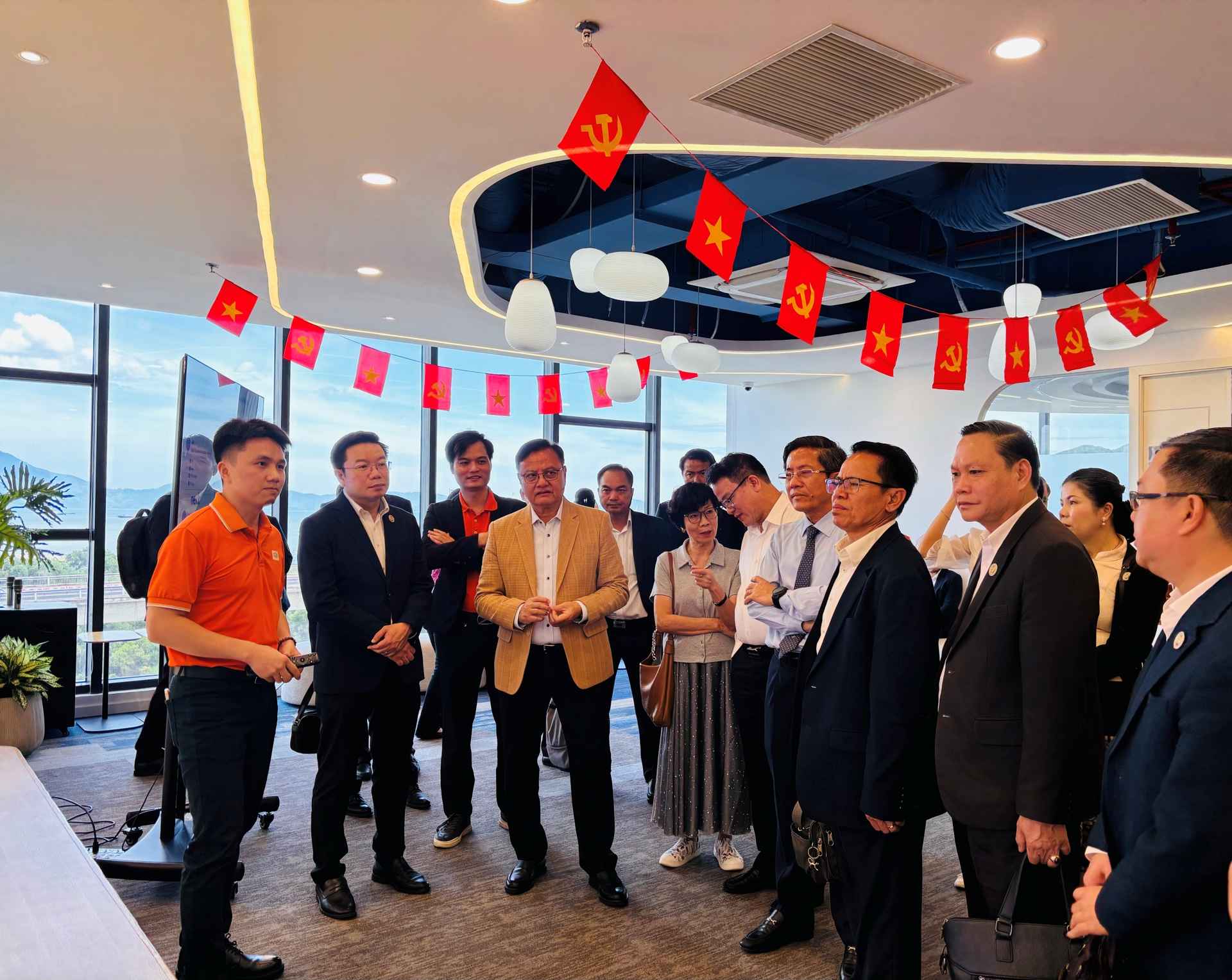Đoàn Công tác Lào thăm và làm việc với F-Solution tại Đà Nẵng 6 87f37a75 652f 415a 8231 8d760fc6ff5dimg 7502 1787888715