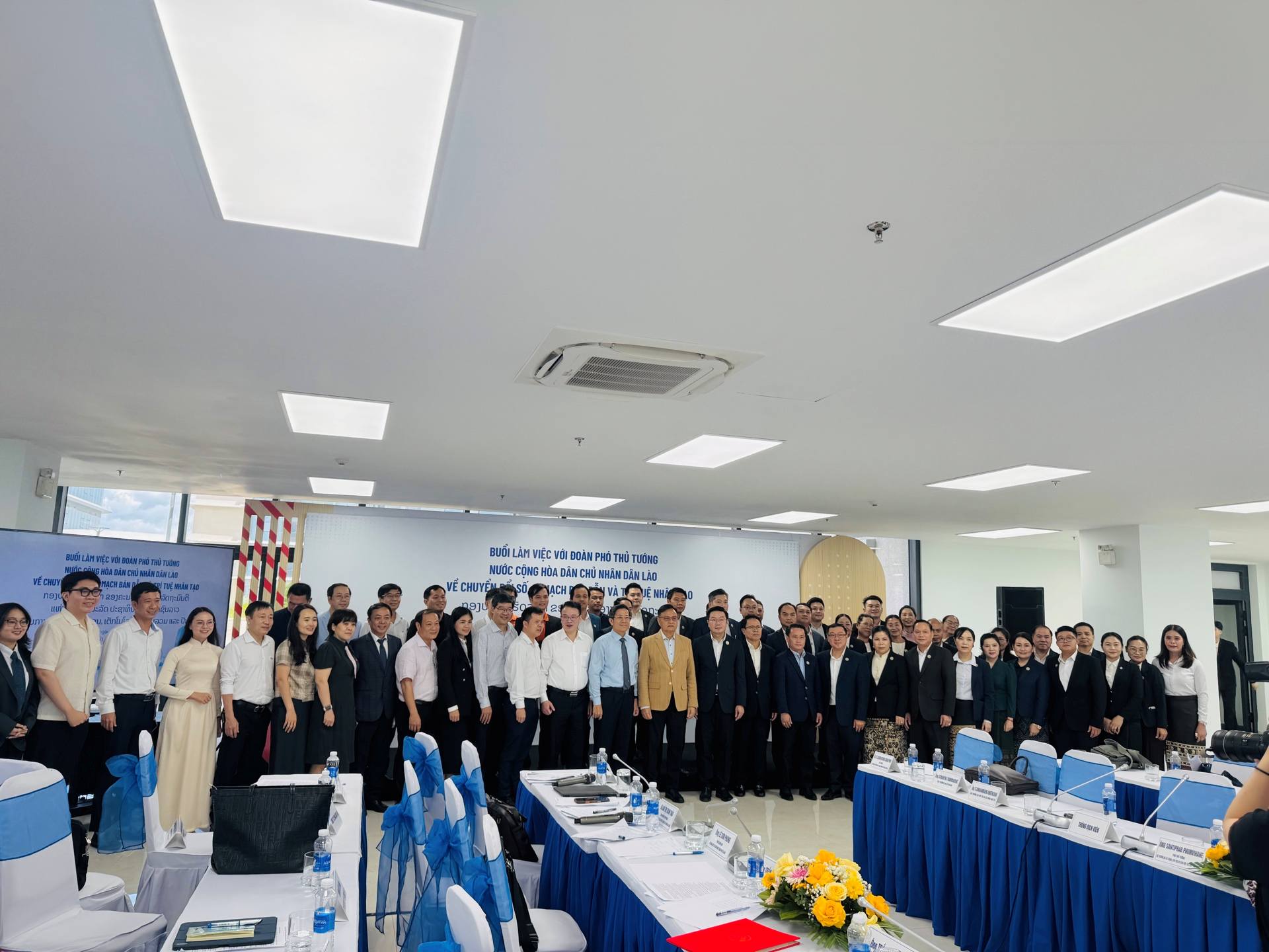 Đoàn Công tác Lào thăm và làm việc với F-Solution tại Đà Nẵng 5 B4c93b5a 2758 41ea A7ca Fa7d435165baimg 8019 1787888712