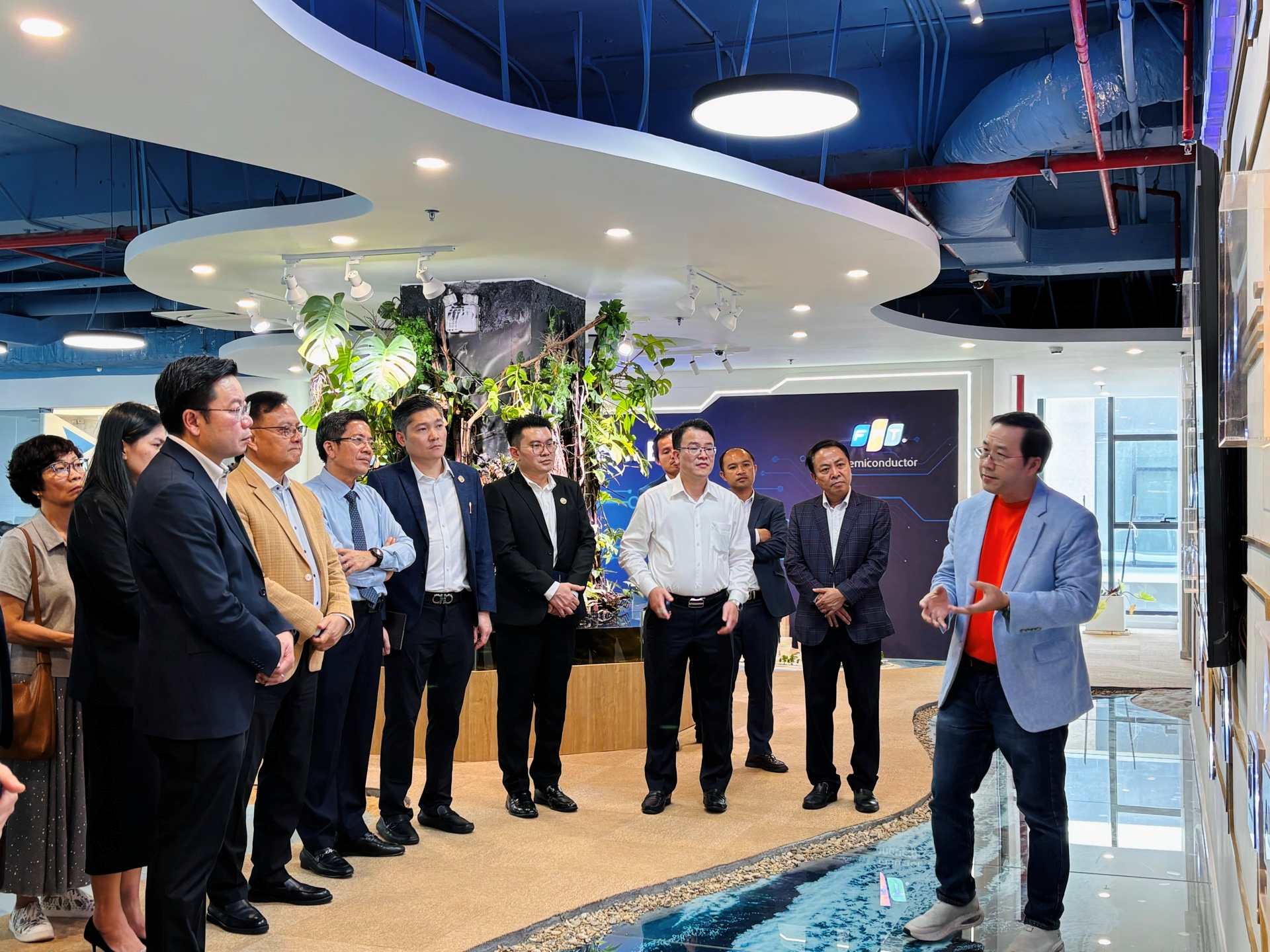 Đoàn Công tác Lào thăm và làm việc với F-Solution tại Đà Nẵng 8 E3d6c8bb 22e0 4dde Bb4f 9d7e9ae337bcimg 7506 1787888713